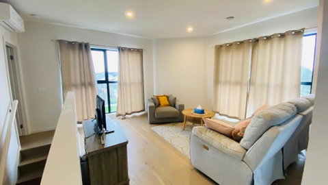 New 3 Bedroom Town House On Clyde - Winery Find 0