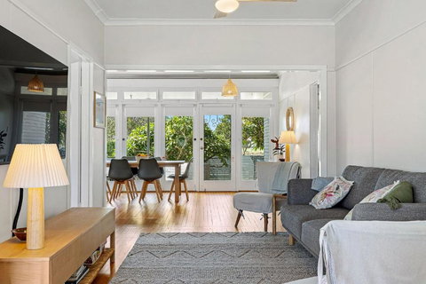 Narooma Lighthouse Cottage - 74 Princes Highway Narooma - Winery Find 0