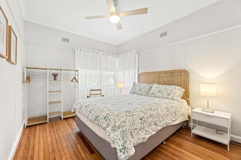 Narooma Lighthouse Cottage - 74 Princes Highway Narooma - Winery Find 2