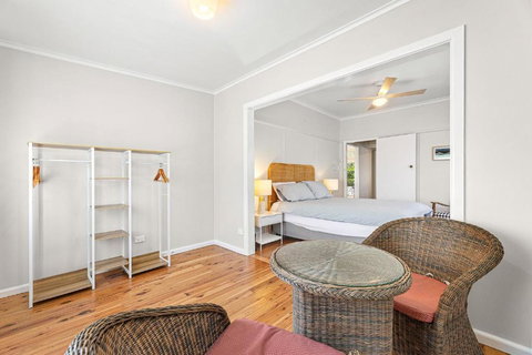 Narooma Lighthouse Cottage - 74 Princes Highway Narooma - Winery Find 3