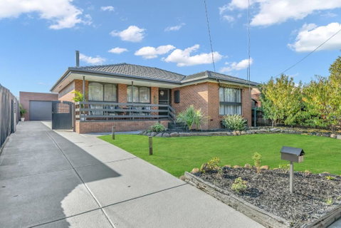 Newly Renovated House Near Melbourne Airport - Winery Find 0