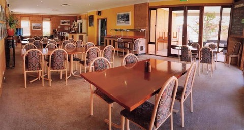 Mud Hut Motel - Winery Find 2