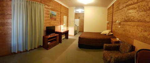 Mud Hut Motel - Winery Find 0