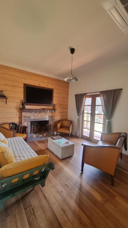 Myrtlebank Cottage Farmstay - Winery Find 0