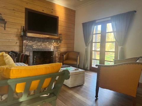 Myrtlebank Cottage Farmstay - Winery Find 3
