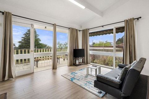 Narrow Neck Hideaway & Studio - Winery Find 1