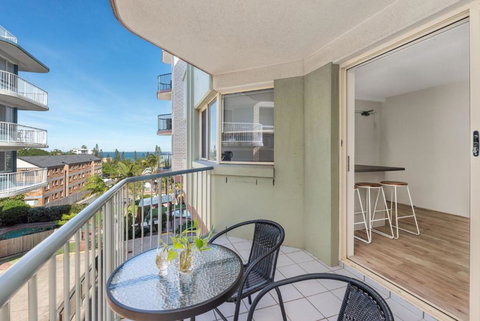 Nautilus Unit 3 Kings Beach QLD - Winery Find 3