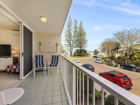 Nelson Point Unit 2 Golden Beach QLD - Winery Find 0