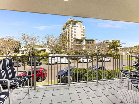 Nelson Point Unit 2 Golden Beach QLD - Winery Find 1
