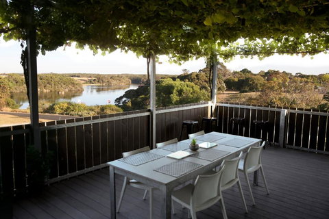 Nelson Victoria Luxury Holiday Accommodation - Winery Find 2