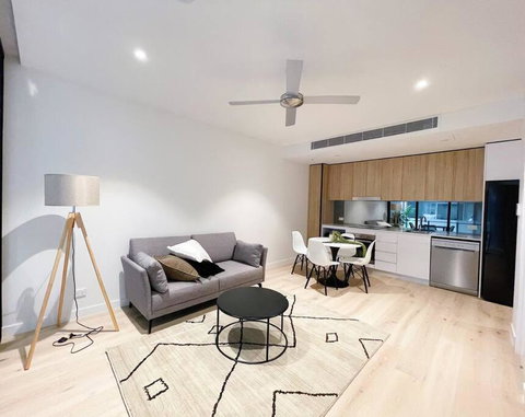 New Modern Apartment Next To Westfield Chermside - Winery Find 0