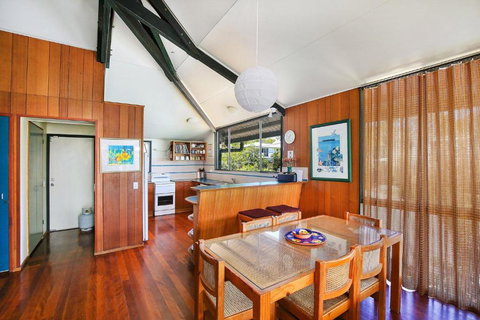 Ngungun St 14 Dicky Beach - Winery Find 2