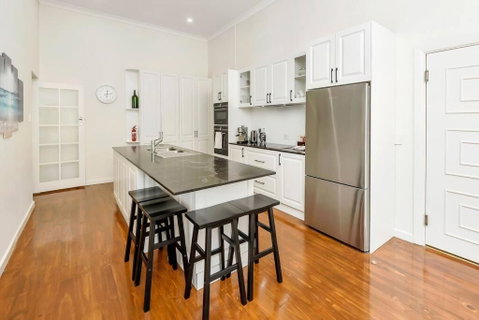 Normanville, Large Historic Three Bedroom Home - Winery Find 2