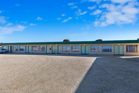 Nullarbor Roadhouse - Winery Find 3