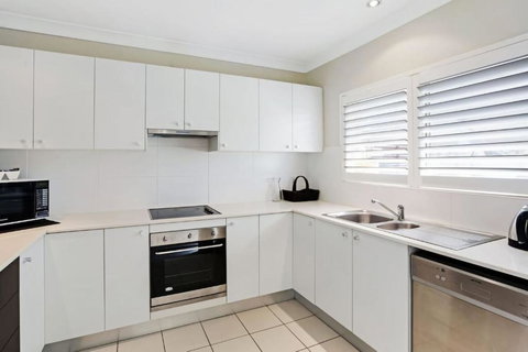 Oaks Pacific Blue Pool Spa More In Complex - Winery Find 3