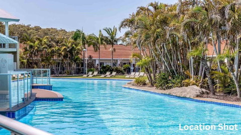 Oaks Pacific Blue Pool Spa More In Complex - Winery Find 1