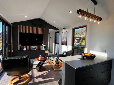 Ocean Breeze Homestays 1 - Winery Find 0