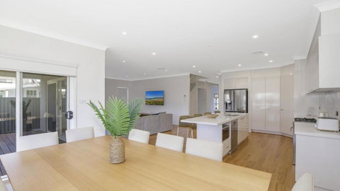 Ocean Breeze - Umina Beach - Winery Find 3