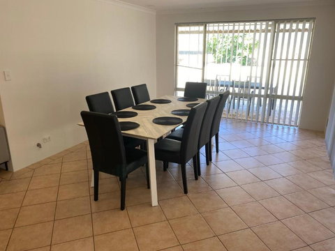 Ocean Keys Family Accommodation - Winery Find 2