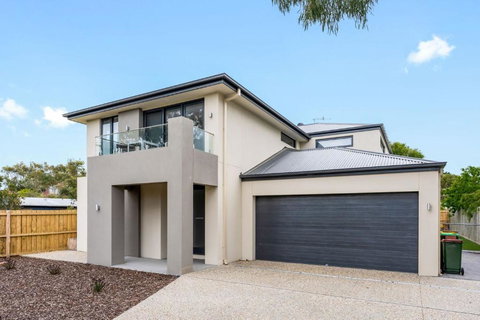 Ocean Oasis On Kenneth - Winery Find 0