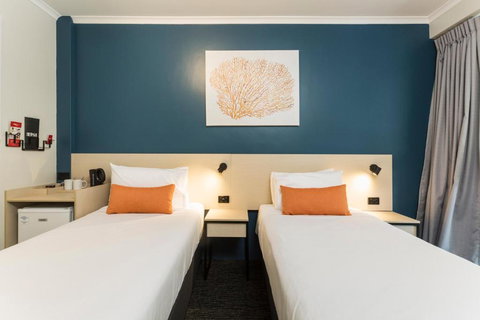 Nightcap At Edge Hill Tavern - Winery Find 1