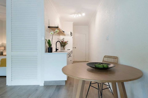 Ocean Palms Apartments - Winery Find 3