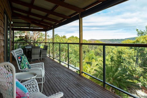 Ocean Views Beach Retreat - Winery Find 3