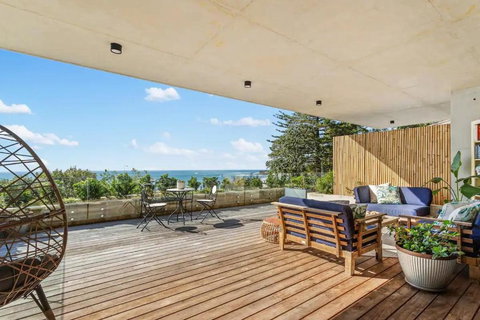 Ocean Views, Deck And Parking At Beach Apartment - Winery Find 0