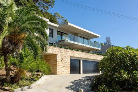 Ocean Views, Deck And Parking At Beach Apartment - Winery Find 1