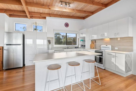 Ocean Views On Aldebaran - Sleeps 11 - Winery Find 2