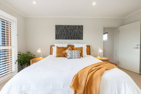 Ocean Views , Spacious House , Pet Friendly - Winery Find 1