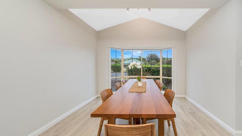 Ocean Waves Umina Bech - Winery Find 2