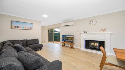 Ocean Waves Umina Bech - Winery Find 1