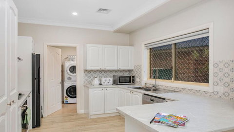 Ocean Waves Umina Bech - Winery Find 3