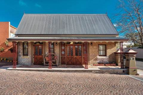 Old Bank Boutique Hotel - Winery Find 0