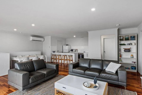 One Merino Panoramic Beach House Modern Sleeps 10 - Winery Find 2