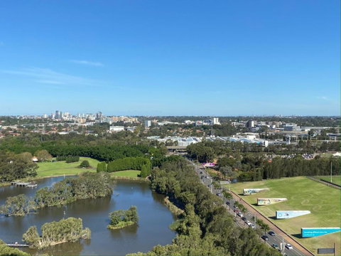 Parkside & City View In Sydney Olympic Park - Winery Find 1