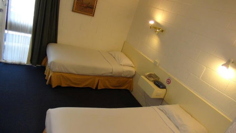 Pathfinder Motel - Winery Find 1