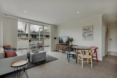 Peaceful 1-Bed Apartment Close To Lonsdale St - Winery Find 0