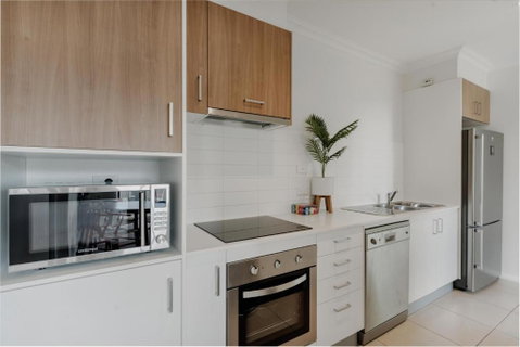 Peaceful 1-Bed Apartment Close To Lonsdale St - Winery Find 1