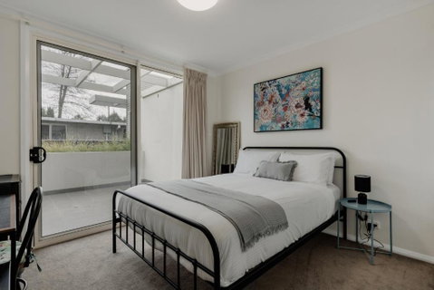 Peaceful 1-Bed Apartment Close To Lonsdale St - Winery Find 2