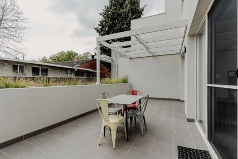 Peaceful 1-Bed Apartment Close To Lonsdale St - Winery Find 3