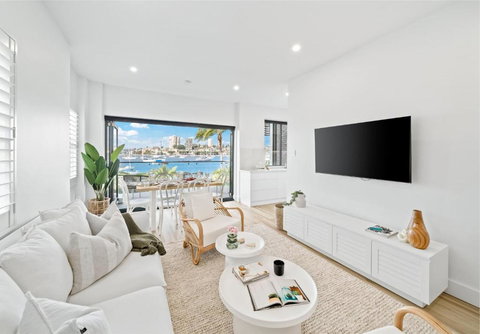 Peach At Palm View Collective - Winery Find 0