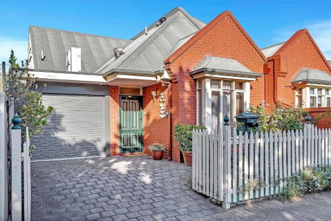 Picket Fence Cottage - Steps From Adelaide Oval - Winery Find 0