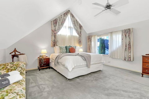 Picket Fence Cottage - Steps From Adelaide Oval - Winery Find 2