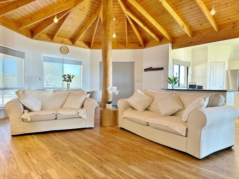 Poppys Place - Kalbarri WA - Winery Find 0