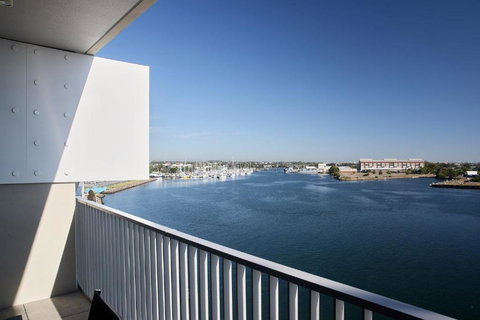 Portside On Honeysuckle - Winery Find 1