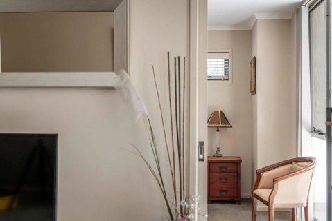 Quiet Apartment In Braddon ACT - Winery Find 1