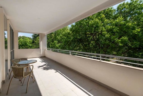 Quiet Apartment In Braddon ACT - Winery Find 0