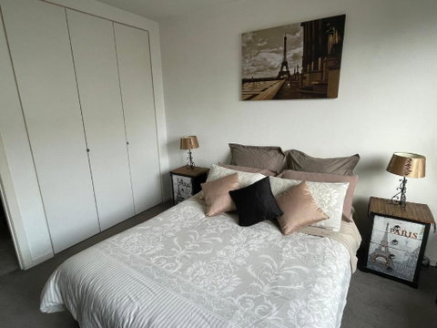 Radiance - Chic Fitzroy Street Apartment - Winery Find 1